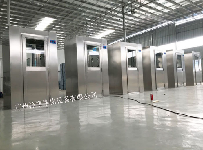 風淋室又可起到氣閘的作用，阻止未凈化的空氣進入潔凈區(qū)域。